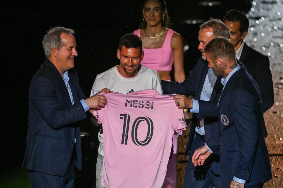 Al medio tiempo presentan a Lionel Messi con el Inter de Miami