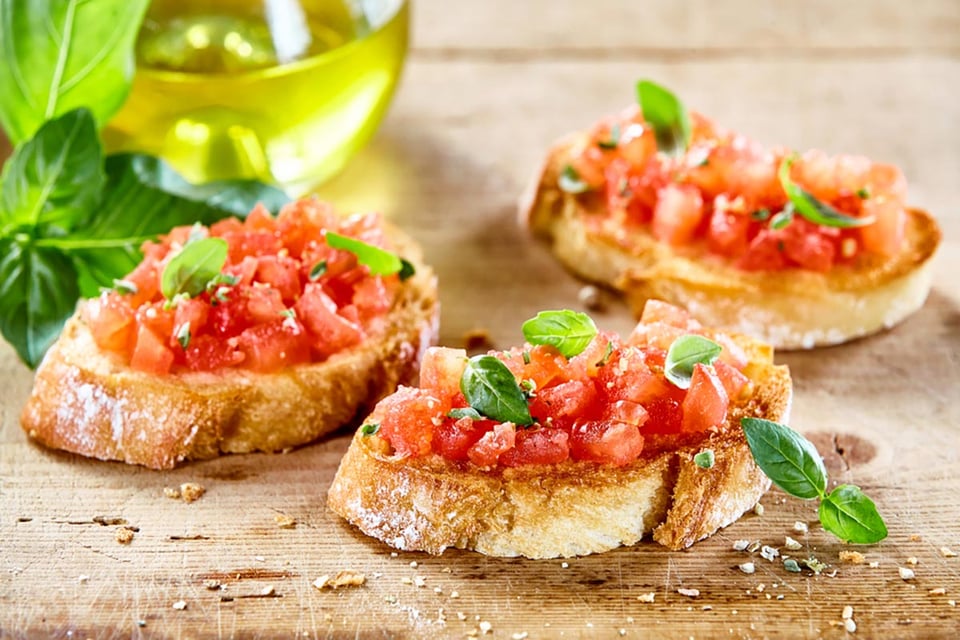 crostini, bruschetta, tomatoes, appetizer, bread