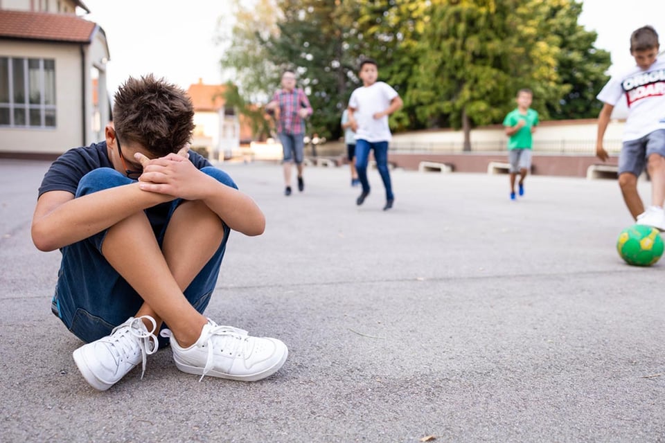 dealing with peer pressure, peer pressure tips, bullying