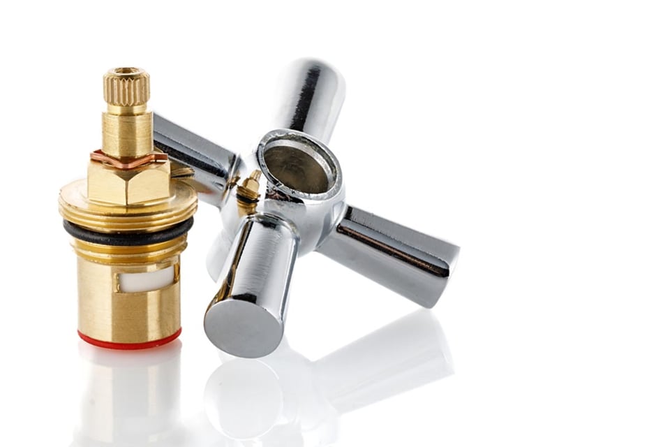 Ceramic faucet, bronze, sink, leaks, MundoNOW