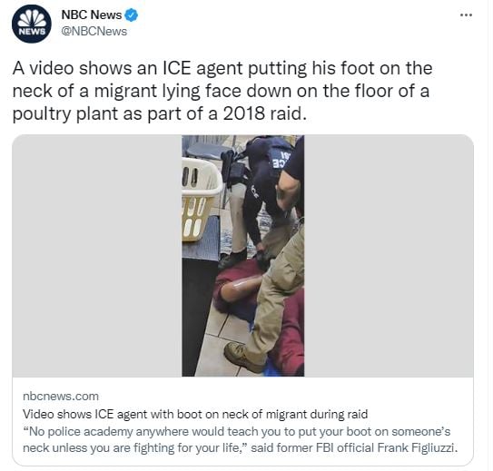 Unos 25 segundos duró agente del ICE con su pie sobre el inmigrante