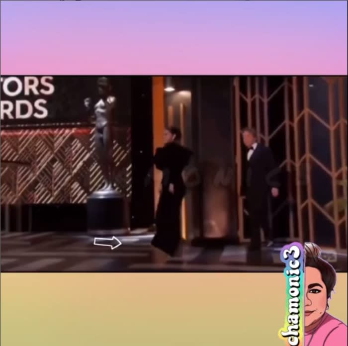 Selena Gomez suffers fall
