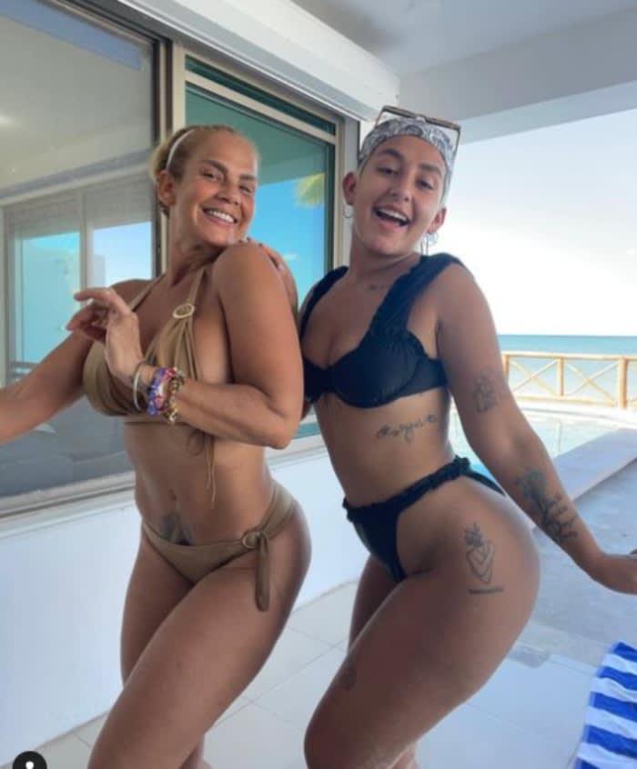 Romi Marcos shows body
