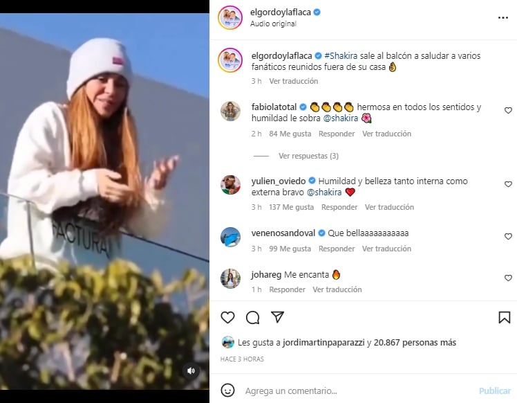 Shakira saluda a sus fans desde el balcón