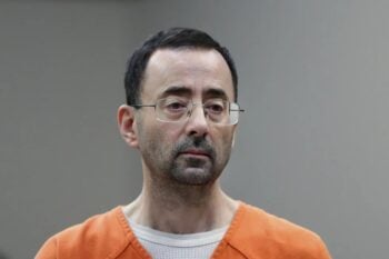 Apuñalan Larry Nassar: ¿Quién hirió a Nassar?