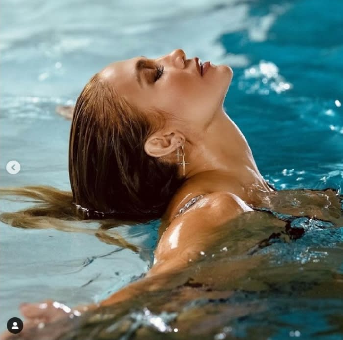 JLo bikini bra: "A literal goddess"