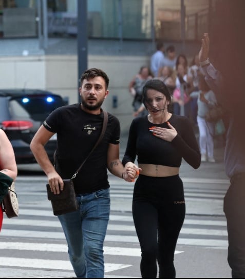 Reportan tiroteo en mall