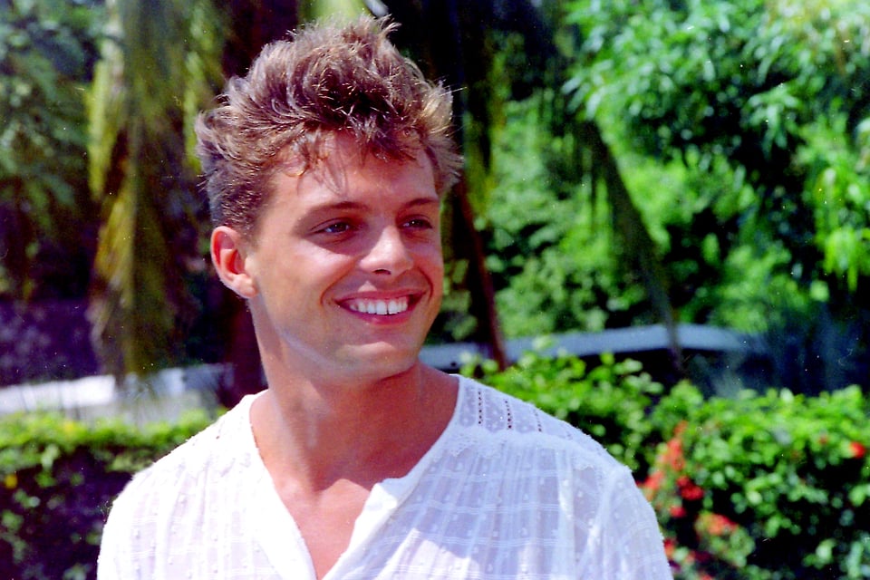 Luis Miguel, joven, sonriendo, sonrisa, juventud, MundoNow