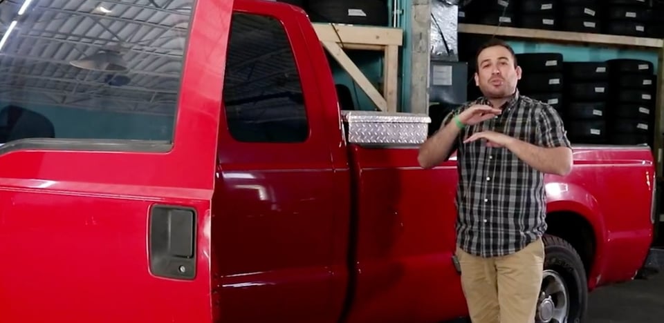 gasoline, red truck, Alfredo Suárez, Motor, MundoNOW