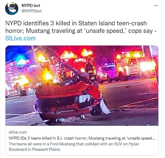 El Mustang se partió en dos por el fuerte choque