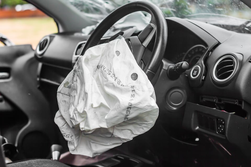 Nissan air bags, free towing, dealers, loans, MundoNOW