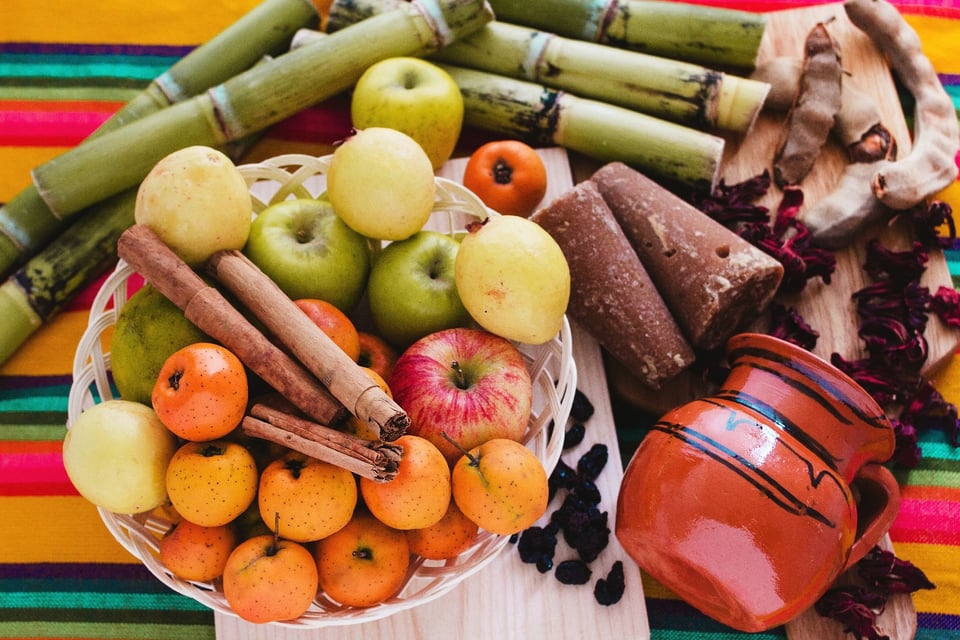 Christmas punch, sugar cane, cinnamon, tejocotes, apples