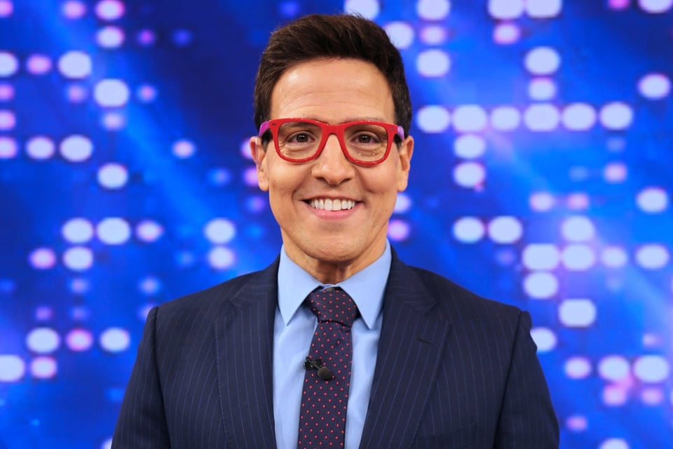 Gestos espontáneos, Humanidad compartida, Abrazo significativo, Televisión emocional