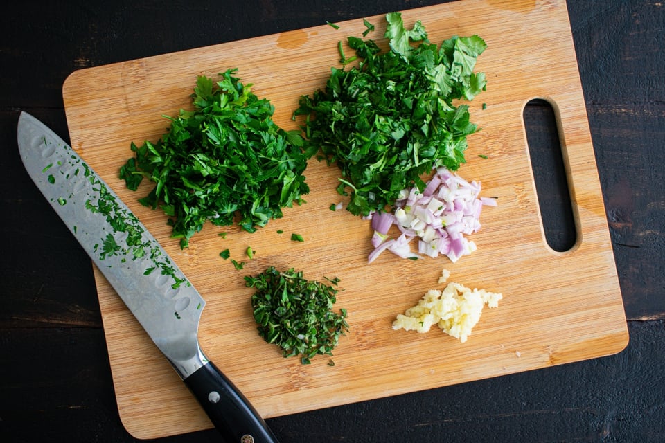 perejil, perejil picado, tabla para partir, Sabor, MundoNOW