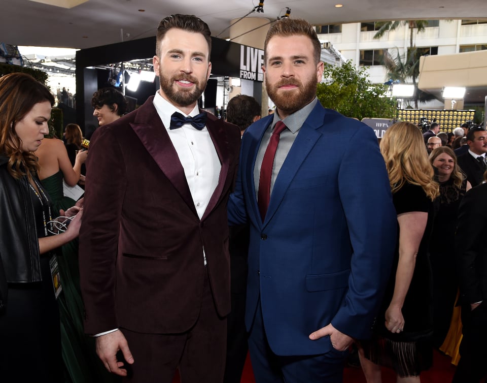 Scott Evans y Chris Evans, Alfombra roja, Trajes de vestir, Sonriendo, Trajes de gala