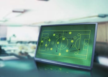 Abandonó el futbol y se fue a los banquillos