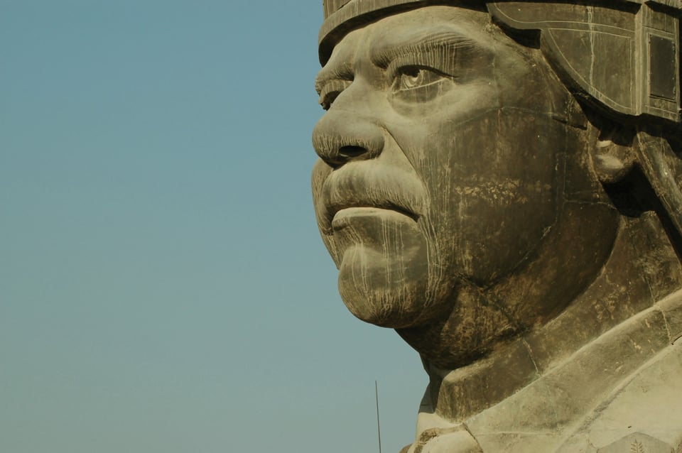 Estatua de Saddam Hussein