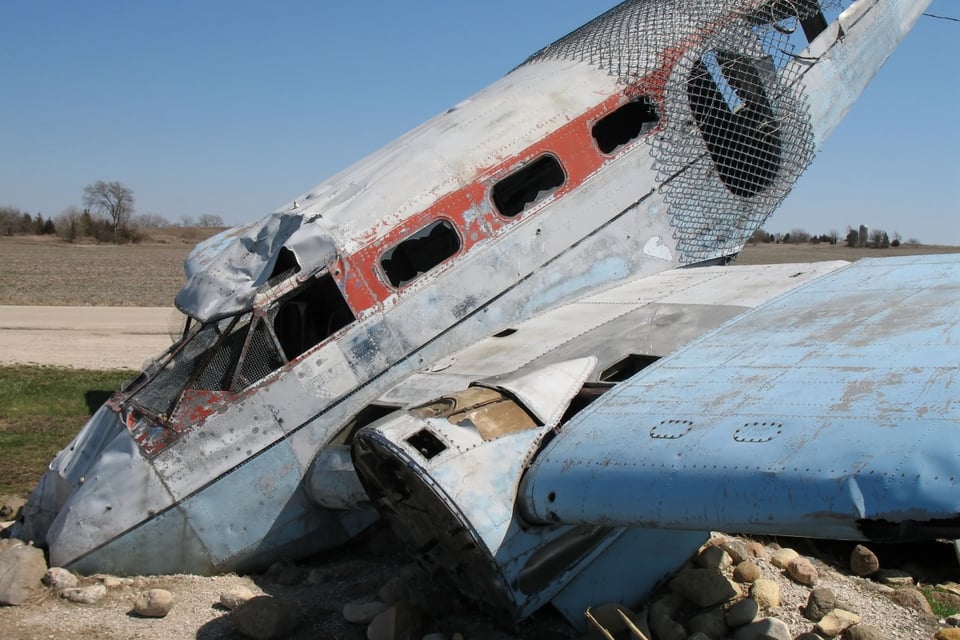 Avión destrozado