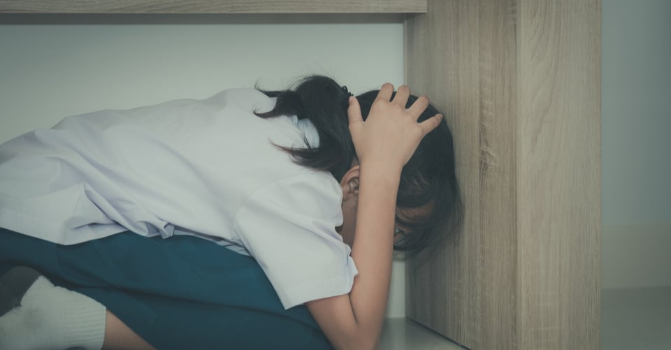 qué hacer en caso de sismo, cubrirse la cabeza, protegerse, consejos, MundoNOW