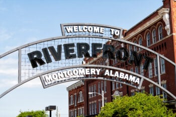 Pelea racista causa temor en Alabama