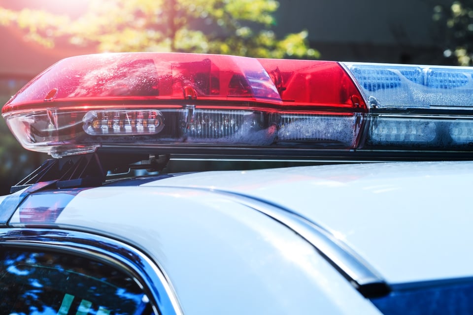 Joven hispano muere asesinado en su casa