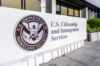 El Servicio de Control de Inmigración y Aduanas agiliza medidas
