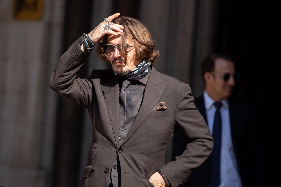 Johnny Depp se desmaya en su cuarto de Hotel