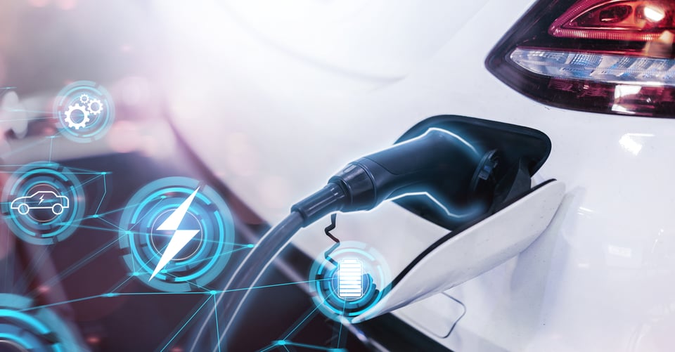 Cargador para autos eléctricos cargando uno