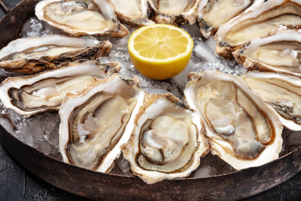 Recall ostras crudas en California, Estados Unidos, mariscos, fresco, limón