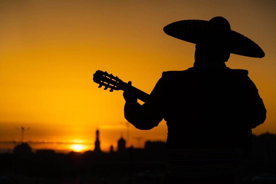 Mariachi Tecalitlán, shark attack, Mexico, María Fernanda, MundoNOW