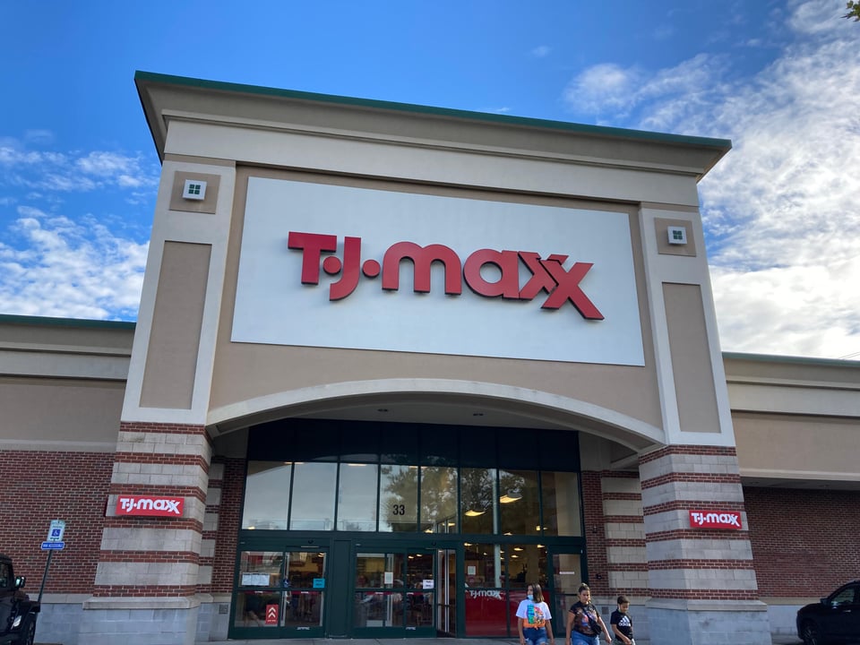 Emiten recall de bancos para el hogar que venden en TJMaxx y Marshalls