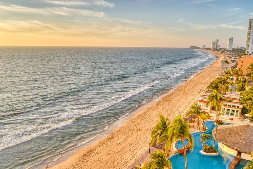 El clima más extraño del mundo, arena cantante, playa, fenómenos. resort.
