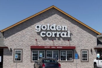 Rival de Golden Corral cierra