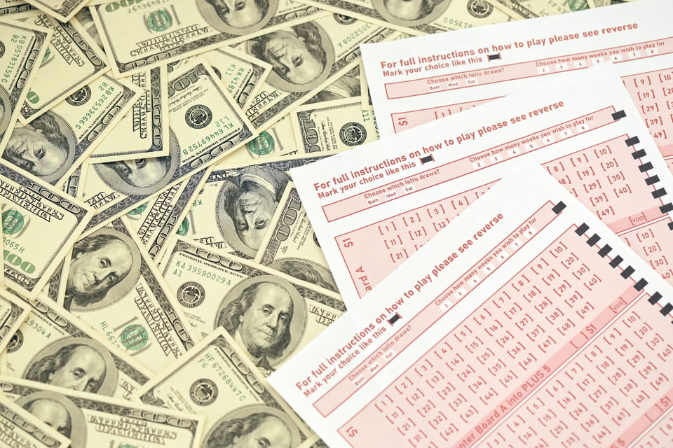 Miles residentes recibirán cheque: Piden disculpas
