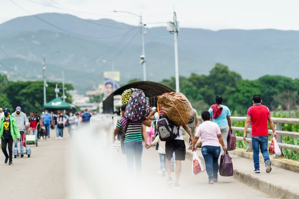 Walmart, migrants, employment, Tent México, MundoNOW