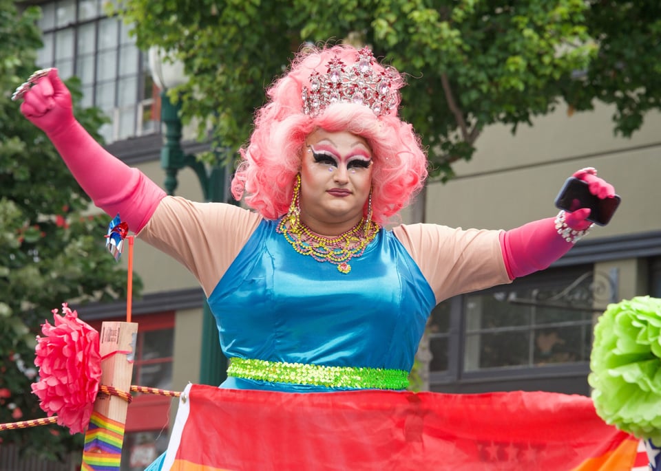 What does a drag queen performance consist of?