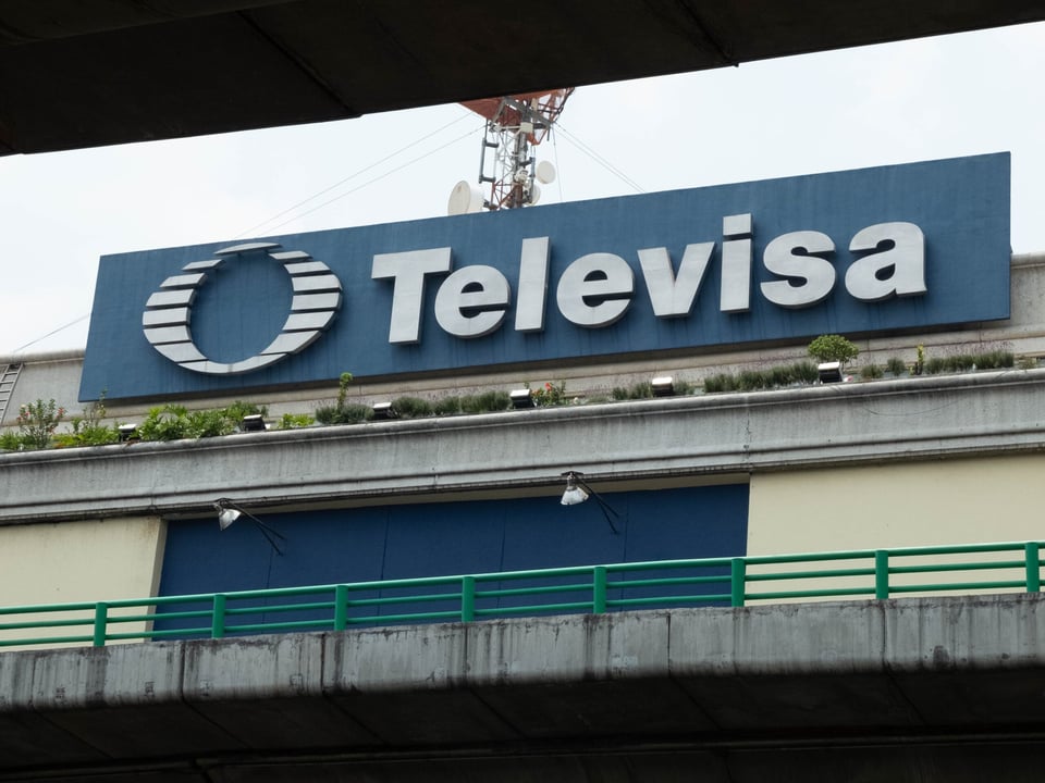 They report the death of the beloved presenter