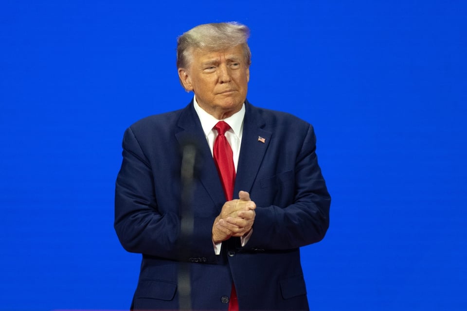 Donald Trump, María Celeste Arrarás, Televisa, Univision, MundoNOW