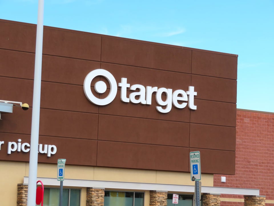 CEO Target problema urgente: Hace dura advertencia a clientes