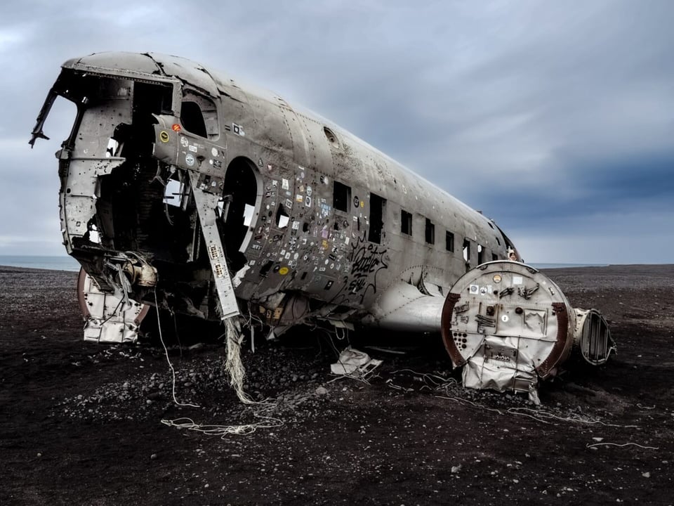 Avión destrozado