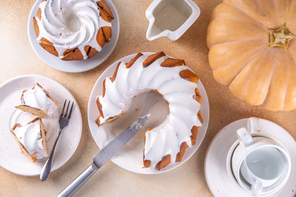 pastel de calabaza festivo, pastel con glaseado, glaseado de queso crema, Sabor, MundoNOW