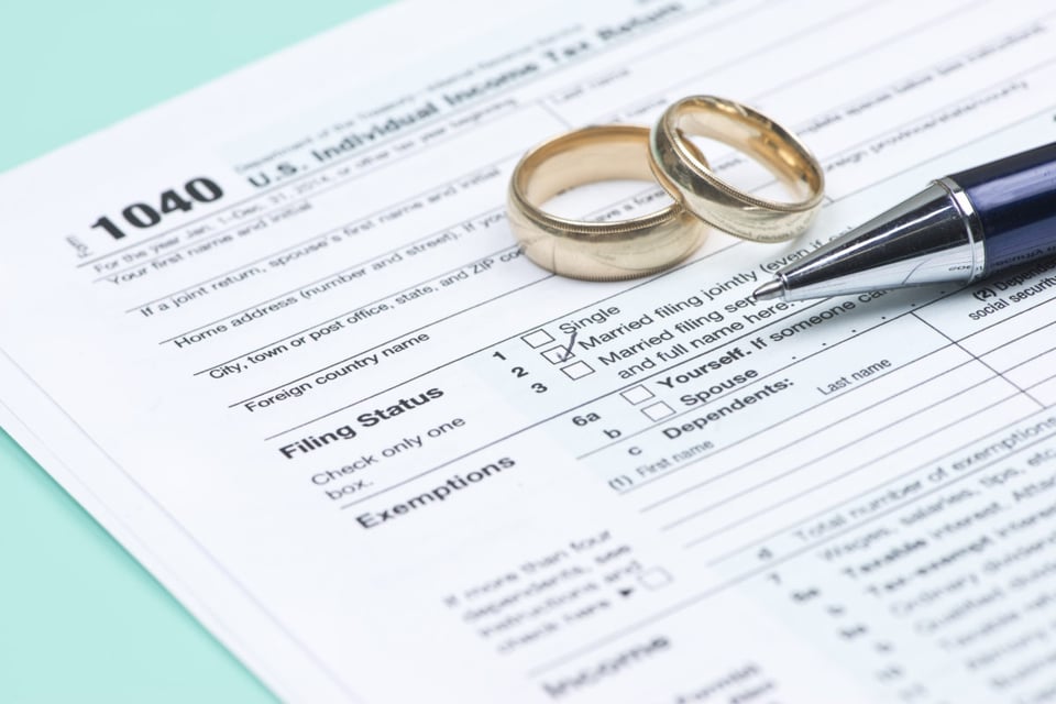 taxes, marrying, IRS, form, MundoNOW
