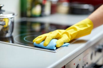 Mujer limpia casas desnuda: ¿Cómo empezó a trabajar de esta particular manera?