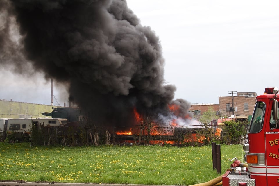 Personas atrapadas tras explosión en Pensilvania