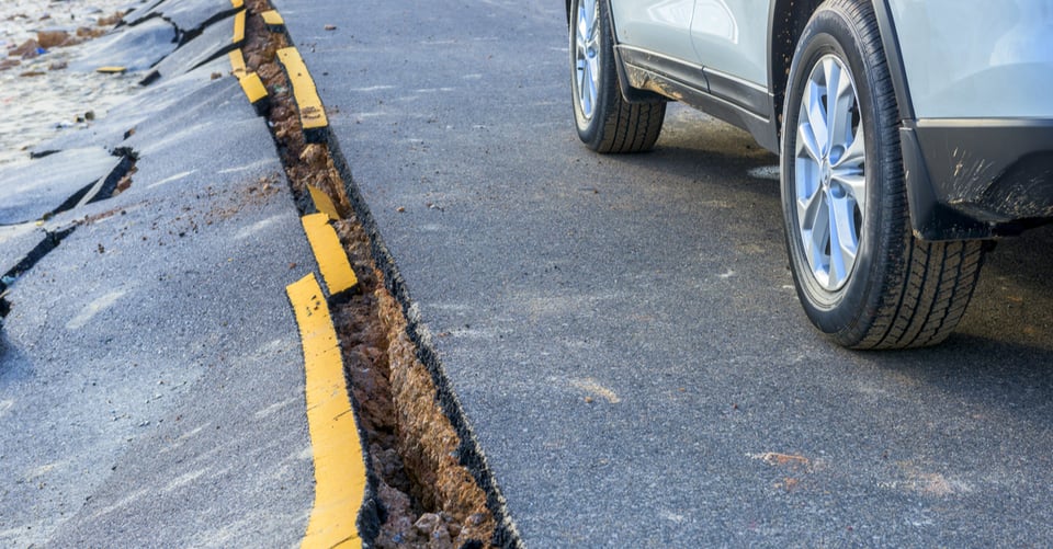 Carretera después de un sismo, se abre la tierra, Clima, Sismos, MundoNOW