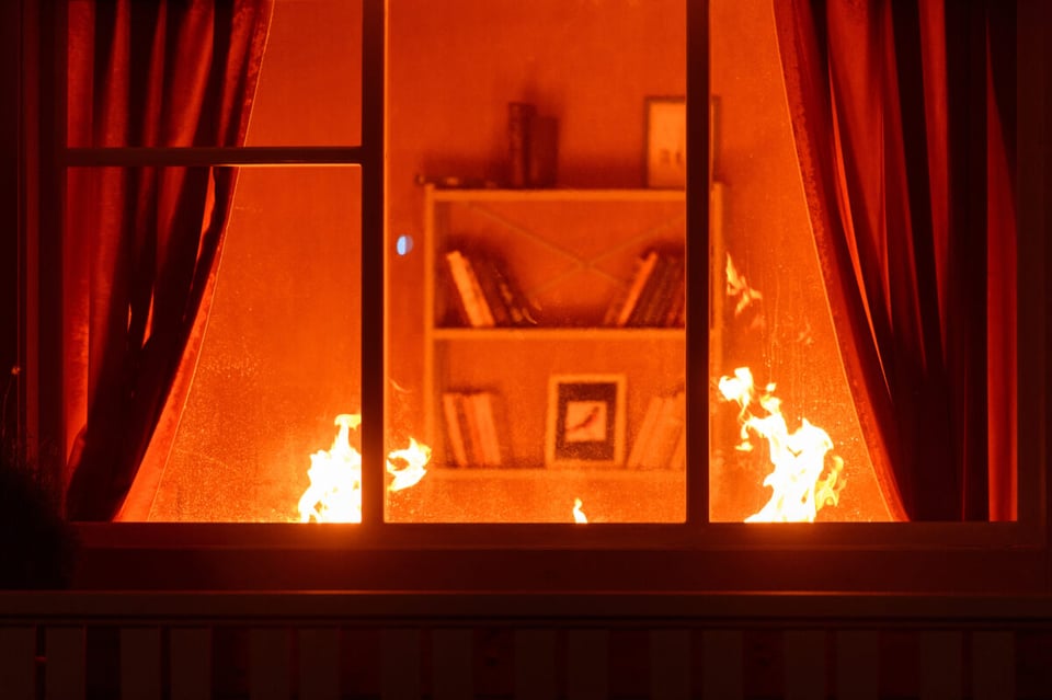 cause of the fire, absent parents, social networks, images, offerings, mundonow, Children die