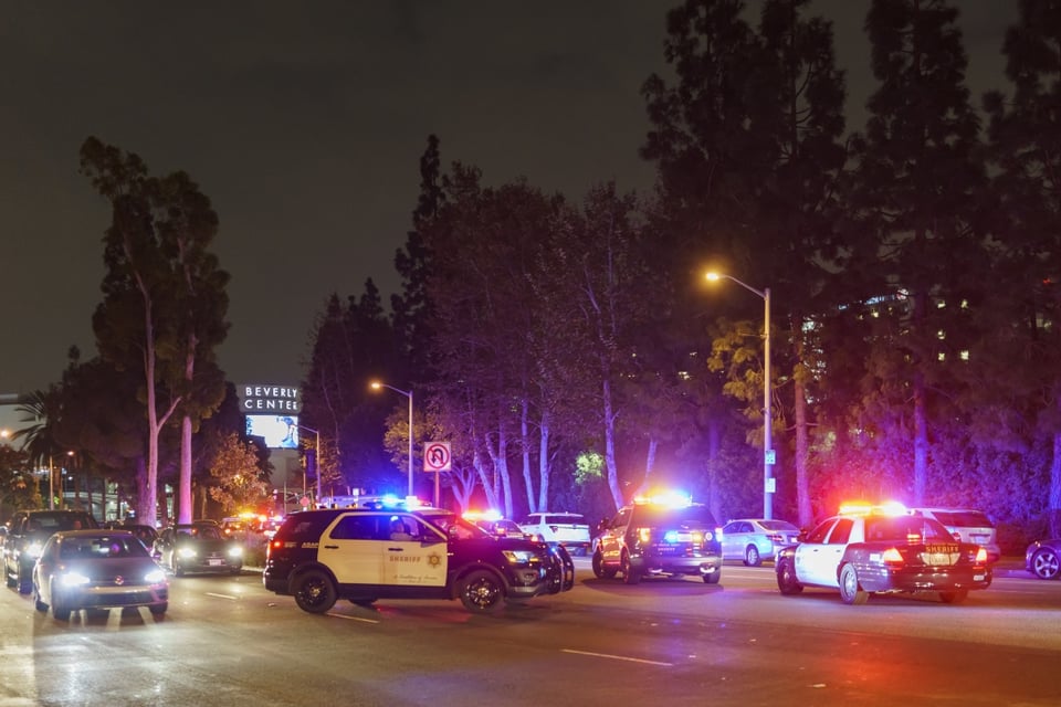 Policía, arresto, fuegos artificiales, EEUU, MundoNOW