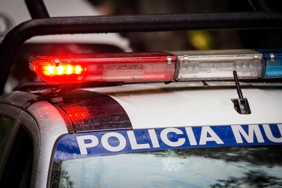 Además de detener a tres individuos, lograron asegurar una camioneta con reporte de robo