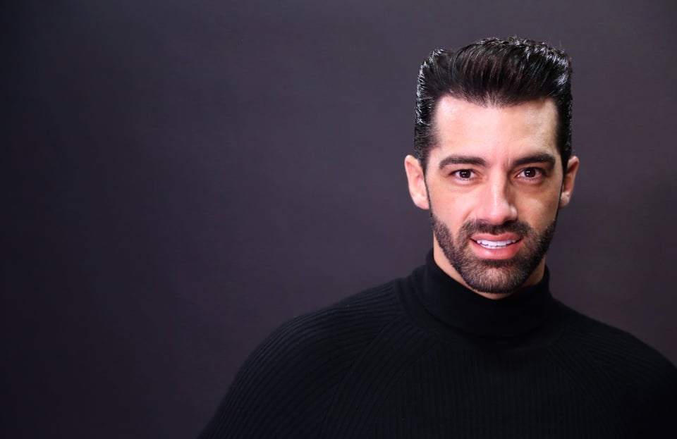 Smile, Hairstyle, Black Hair, Black Sweater, Manly Pose, MundoNow