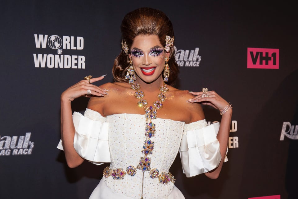 Drag Queen Valentina, Smile, Perfect Smile, Posing, Hairstyle, MundoNow